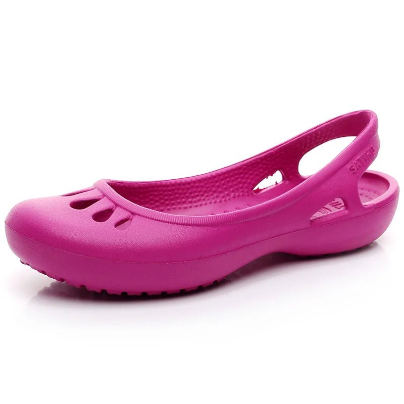 Comfortable open-toe women's flat jelly sandals, great for summer vacation & poolside wear.