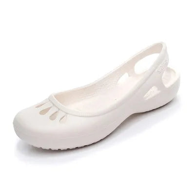 Lightweight women's flat jelly slide sandals, chic waterproof footwear for summer days.