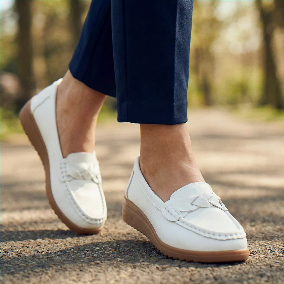 Supportive women's loafers, wide fit, arch support, ideal for foot health.