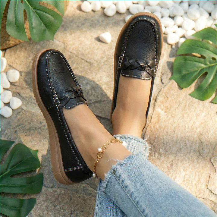 Women's orthopedic loafers, wide fit, arch support, designed for comfortable walking.