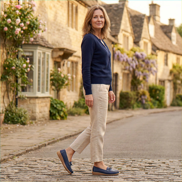 Arch support women's loafers, wide fit, orthopedic for superior comfort.