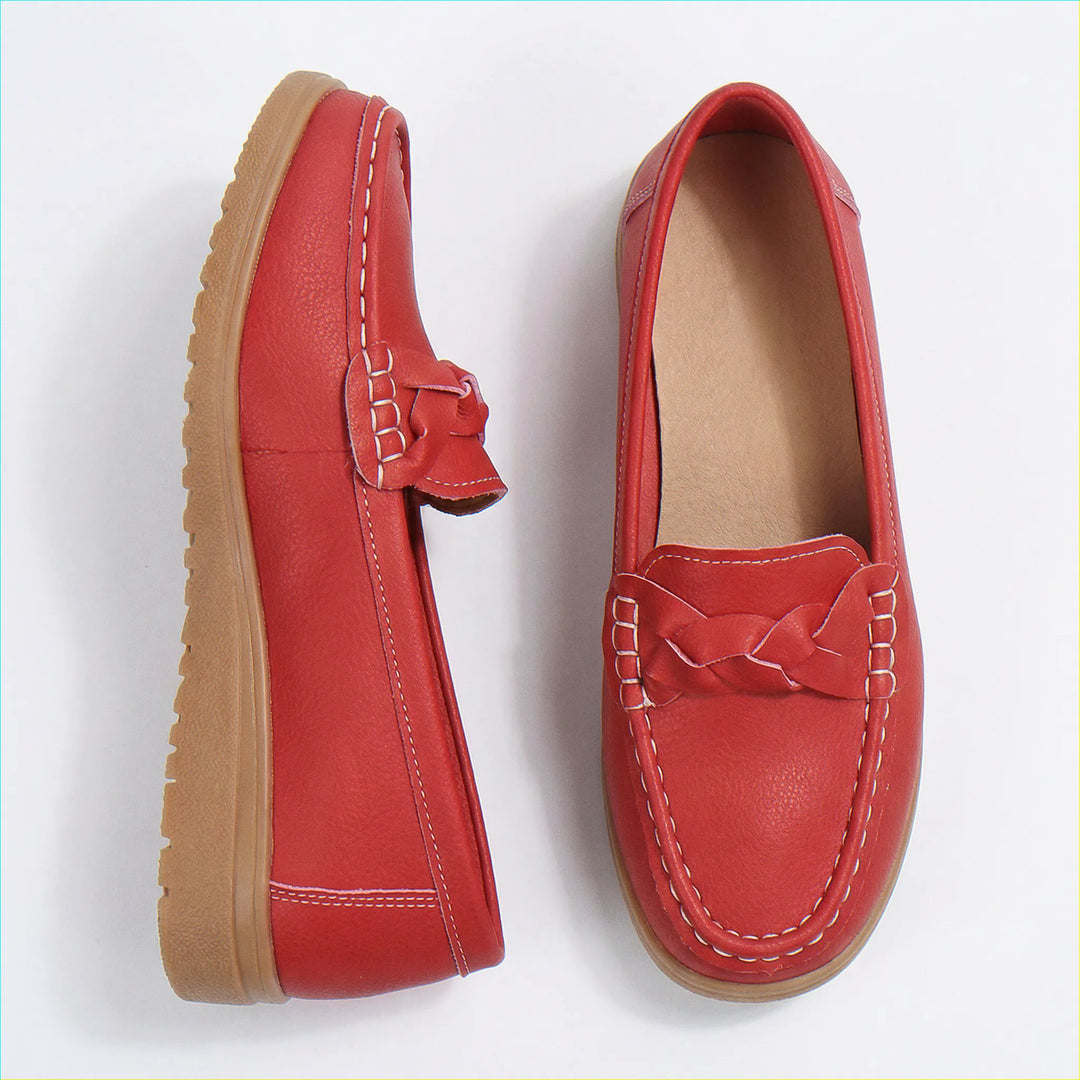 Supportive women's loafers, wide fit, arch support, ideal for daily wear.