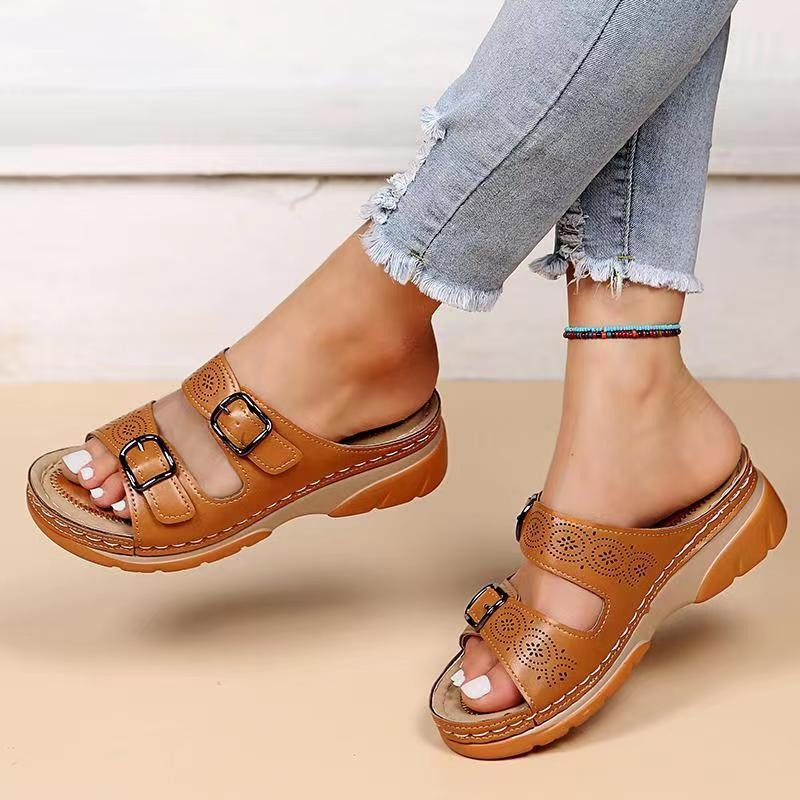 Supportive wide fit women's sandals, promoting foot health with arch & cushion features.