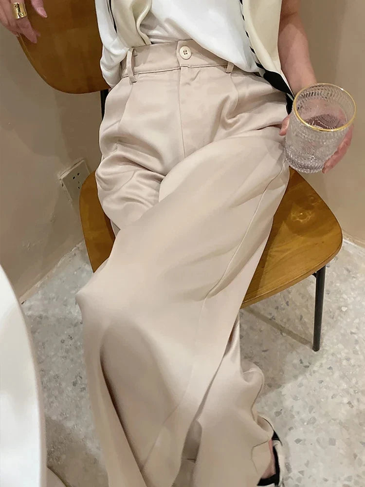 Fashionable women's wide leg pants with a high waist, loose fit, and elegant style.