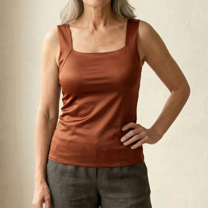 No-wire women's built-in bra tank top, designed for maximum comfort and effortless daily support.