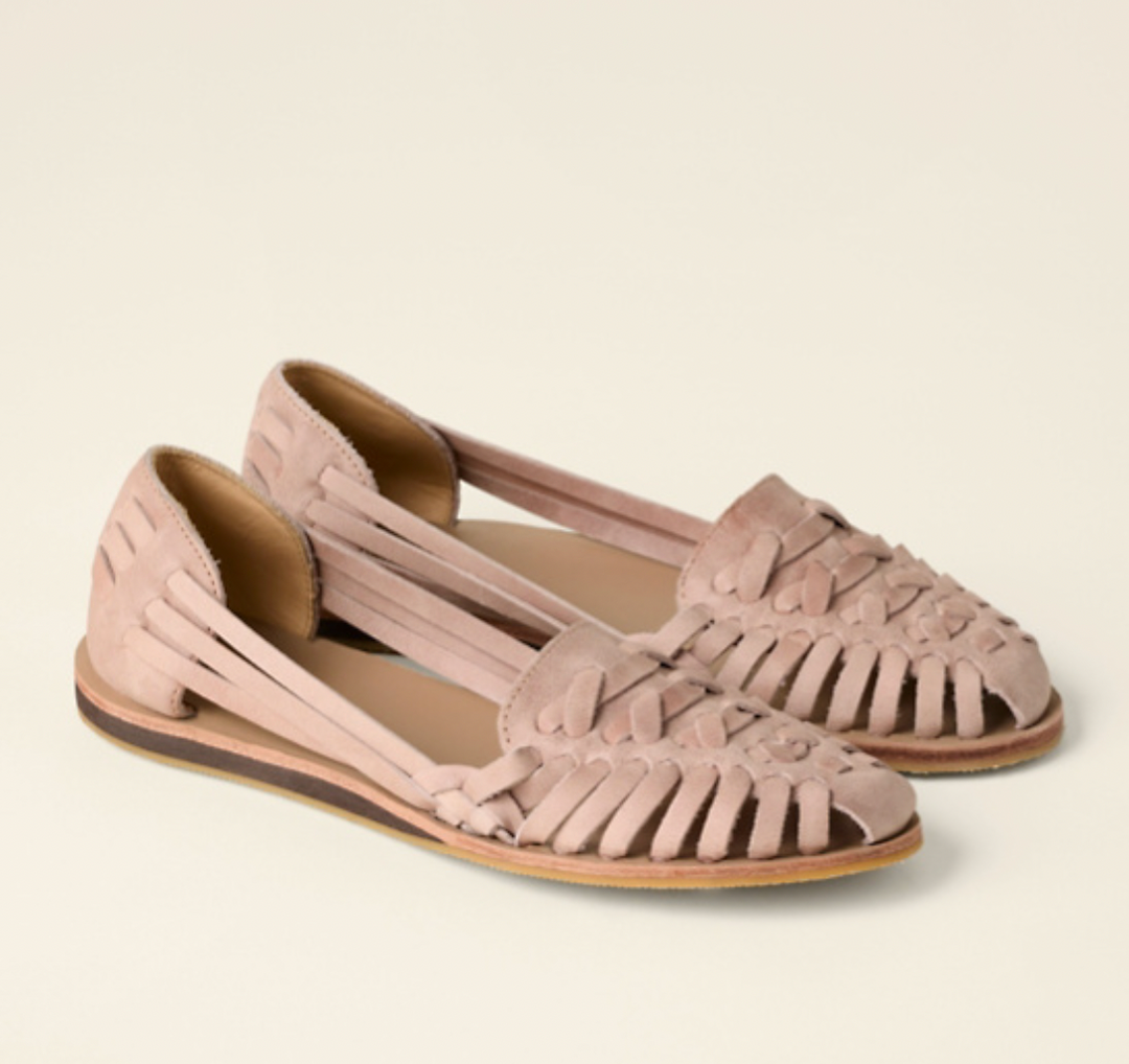 Comfortable women's flat sandals featuring a trendy woven design and secure buckle, ideal for stylish summer outfits.