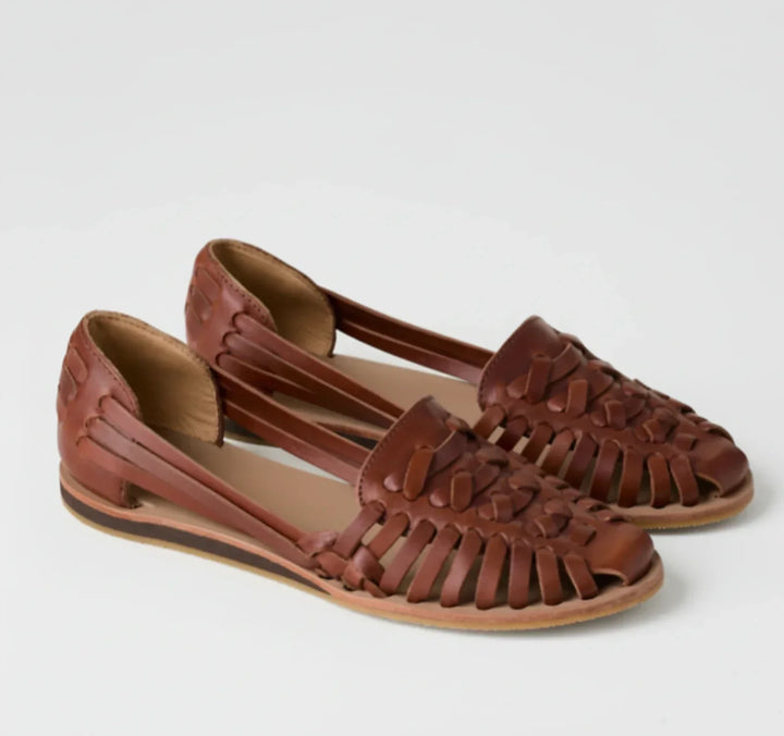 Chic women's woven mules, perfect slip-on orthopedic footwear for easy, stylish summer comfort.